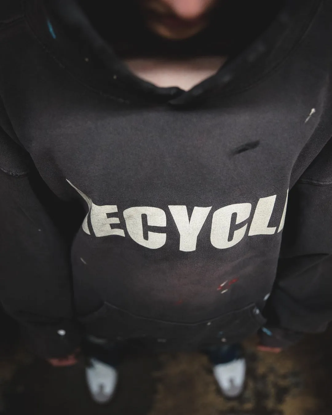 GALLERY DEPT. 90'S RECYCLE HOODIE WASHED BLACK 90'S washed hoodie with distressed eco-friendly slogans. Washed black S-XL. Ready-made garments are washed and dyed again. Multiple spots throughout the body are spray-faded. The ribs are cut and worn.